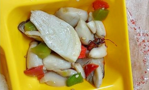 반찬 벌레.[디시인사이드 캡처]