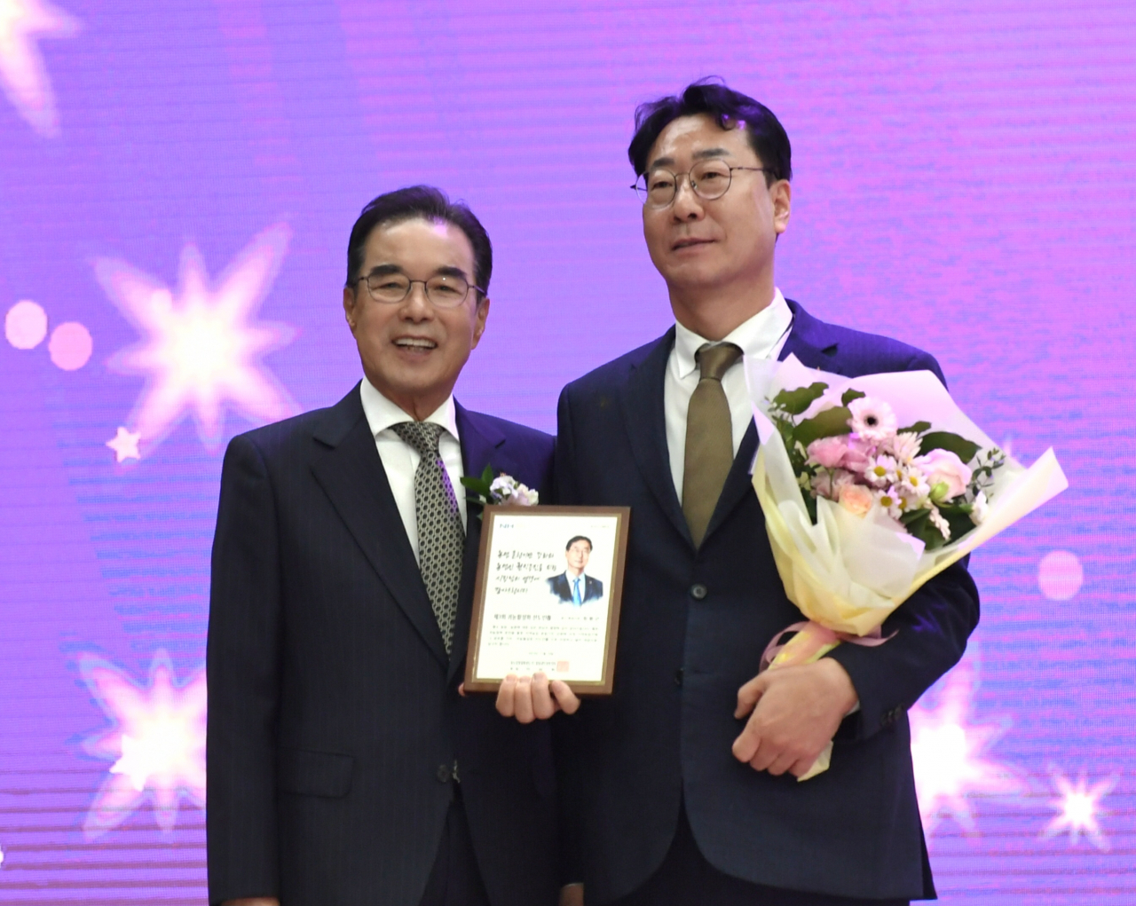 정명근 화성시장(오른쪽)