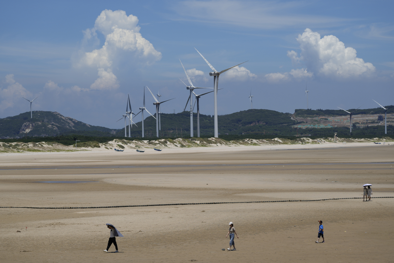 중국 푸젠성 핑탄 해안가의 풍력발전기들. [AP]
