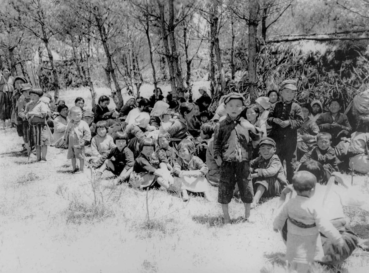 제주도 마을 주민 사진(미육군통신단·1948) [문화재청 제공]