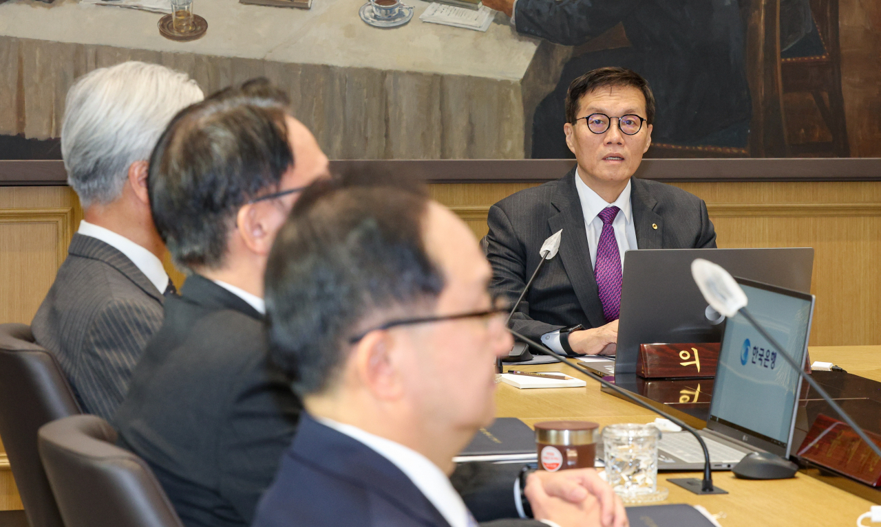 이창용 한국은행 총재가 30일 서울 중구 한국은행에서 열린 금융통화위원회를 주재하고 있다. 연합뉴스
