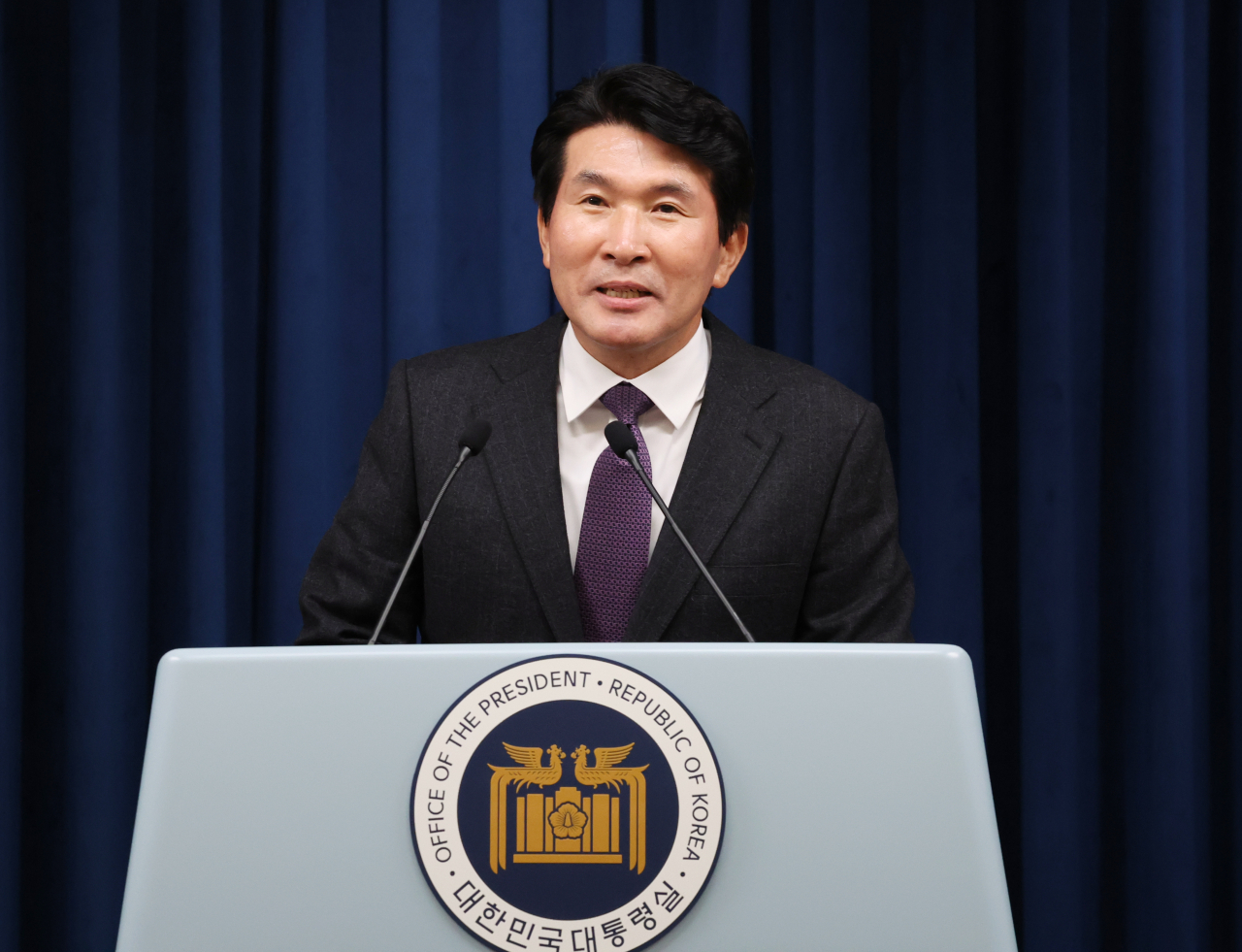 황상무 신임 대통령실 시민사회수석이 30일 서울 용산 대통령실 청사에서 임명 소감을 밝히고 있다. [연합]