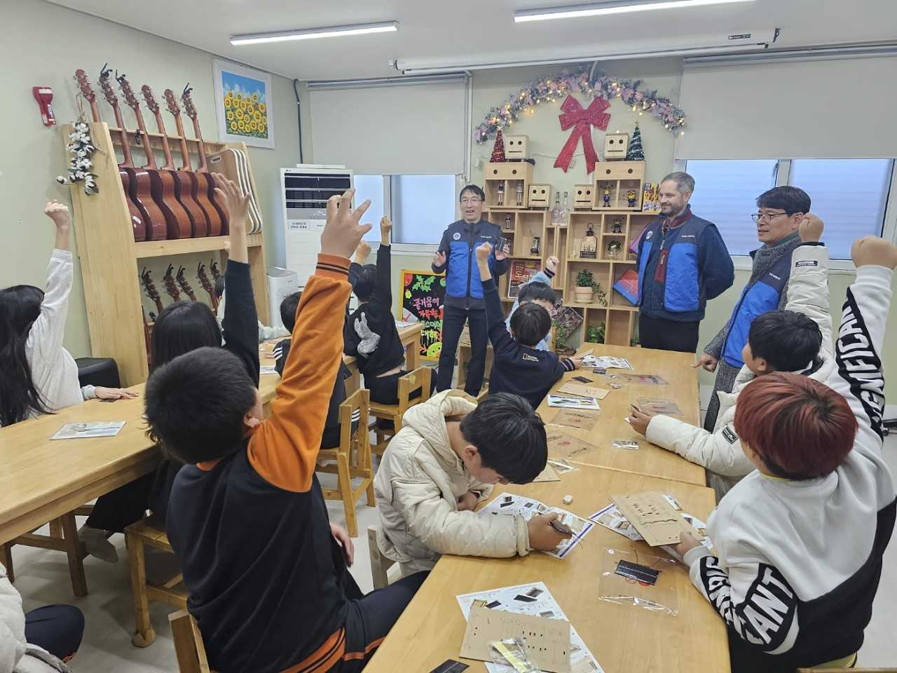 30일 한국수력원자력 인재개발원이 울주군 온양읍 지역 아동들을 대상으로 과학교실 프로그램을 운영 중이다. [사진=한수원 인재개발원]