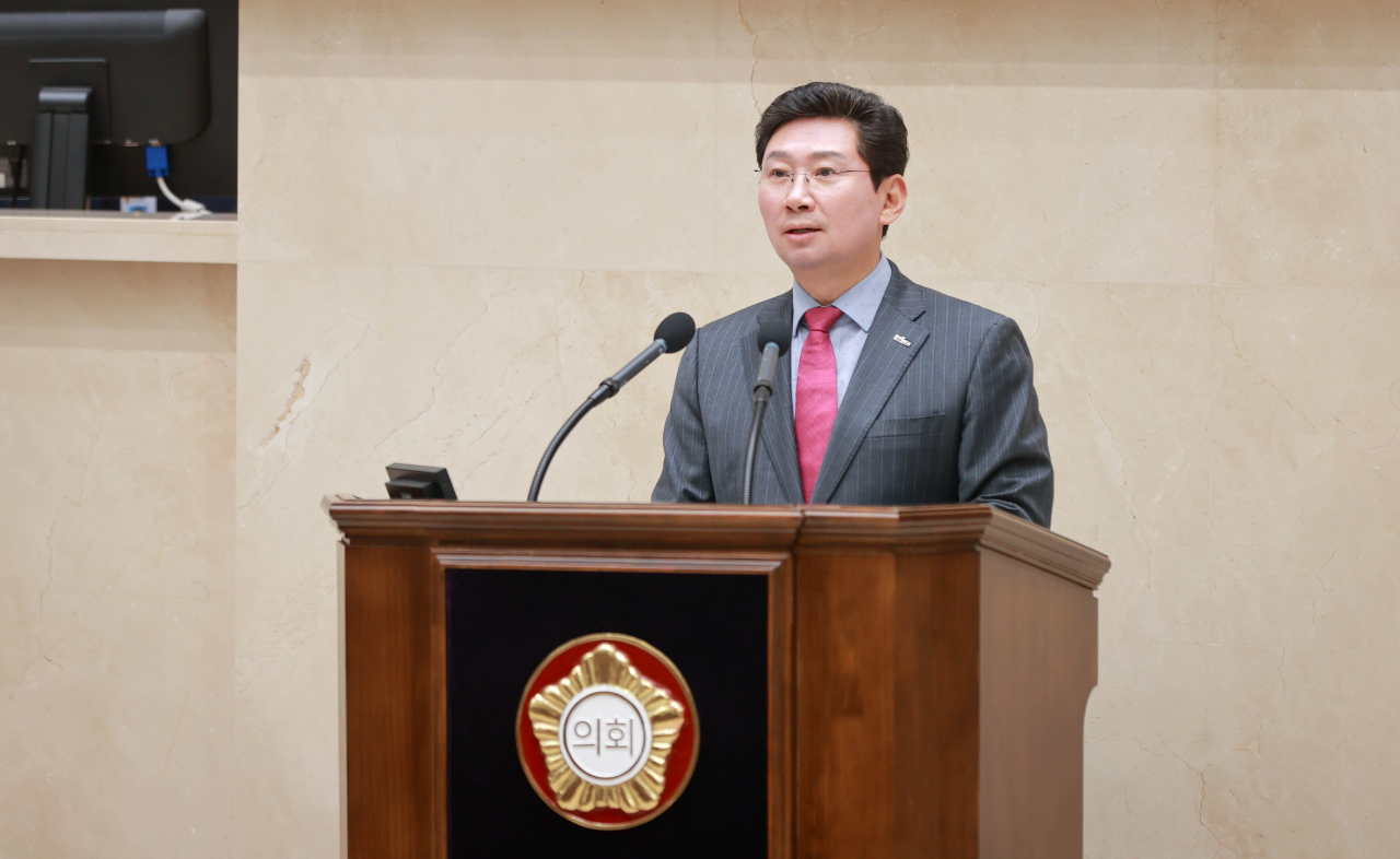 이상일 용인특례시장이 지난달 30일 제277회 용인시의회(정례회) 제3차 본회의에서 시정연설을 하고 있다.