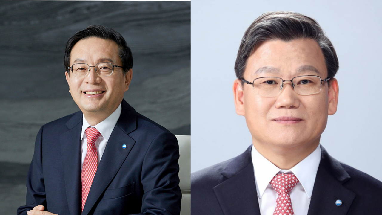 손태승(왼쪽) 전 우리금융그룹 회장, 이원덕 전 우리은행장.[우리금융그룹 제공]