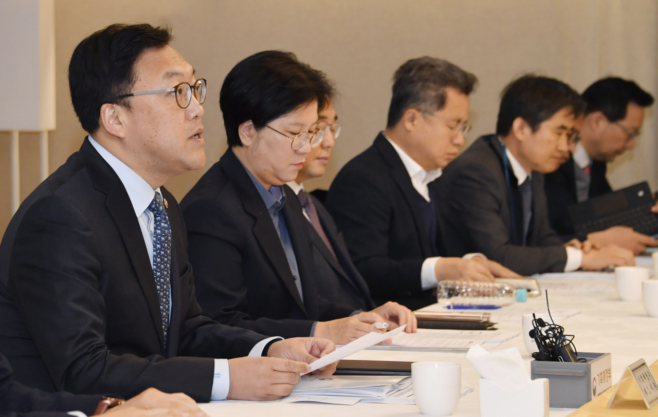 김병환 기획재정부 차관이 1일 오전 서울 종로구 정부서울청사에서 열린 '제34차 비상경제차관회의 겸 제4차 물가관계차관회의'를 주재, 모두발언을 하고 있다. [기획재정부 제공]