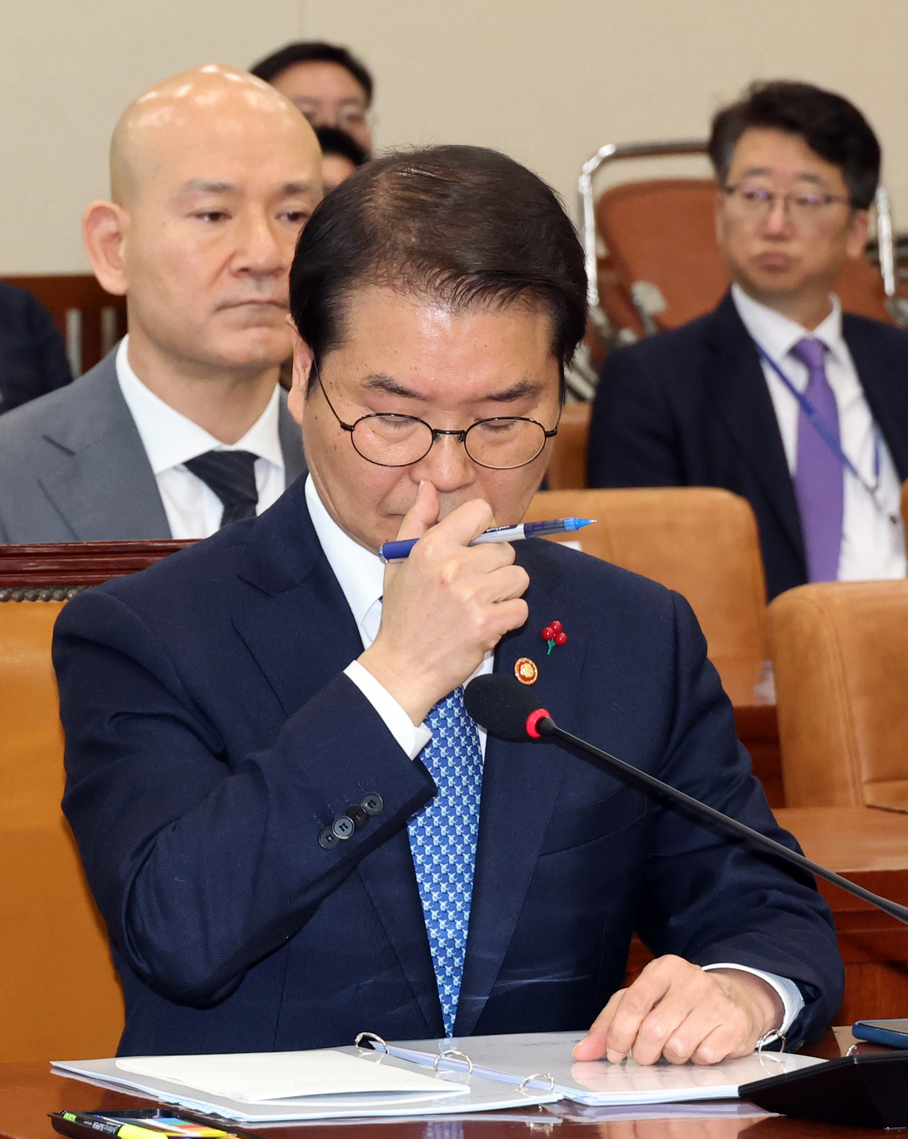 이정식 고용노동부 장관이 1일 국회 환경노동위원회 전체회의에 출석해 있다. [연합]