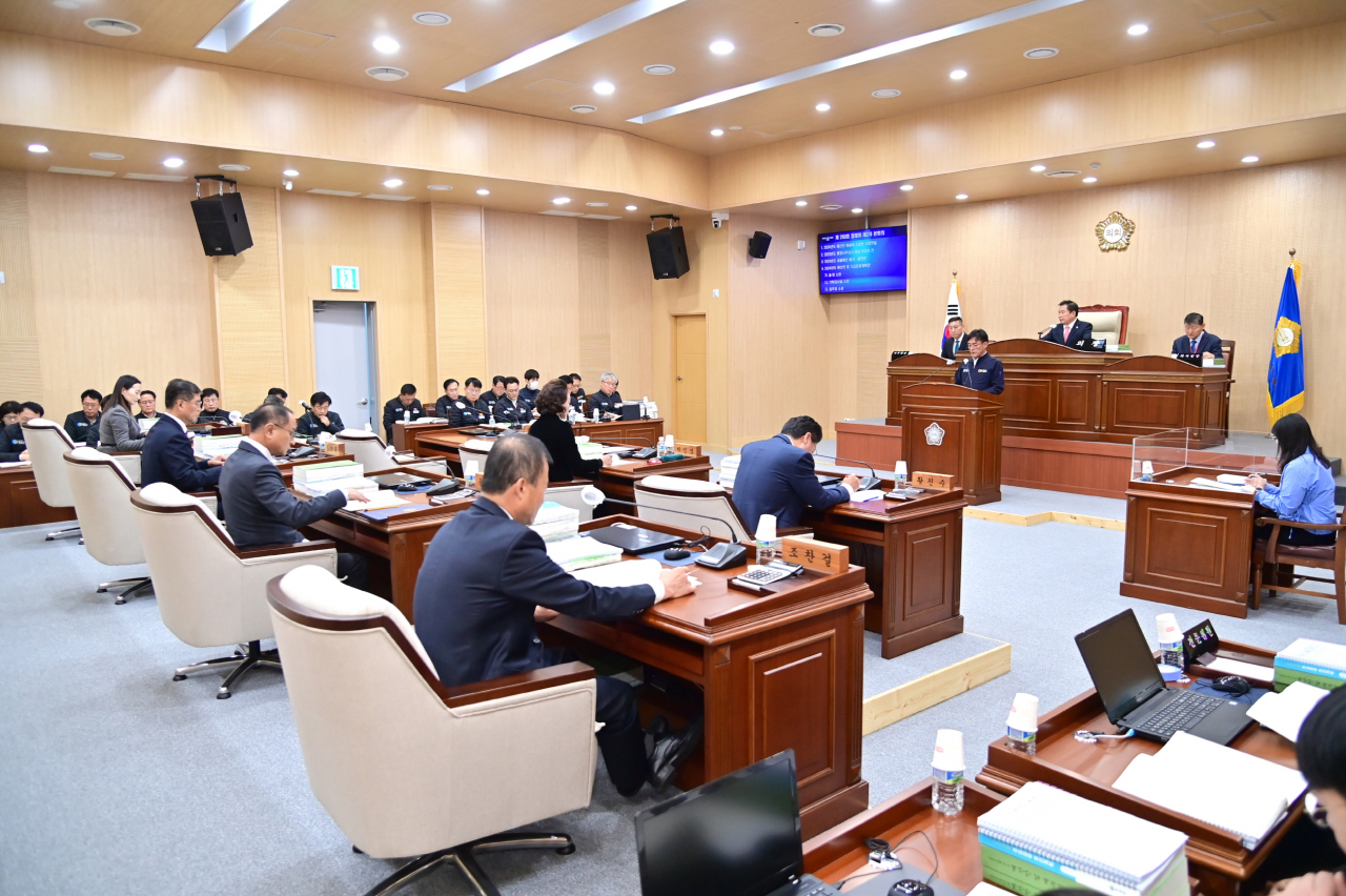 윤경희 청송군수가 시정연설을 하고 있다.[청송군 재공]