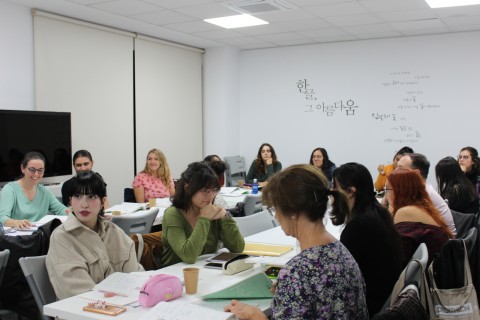 Inside the Korean language classroom in Madrid