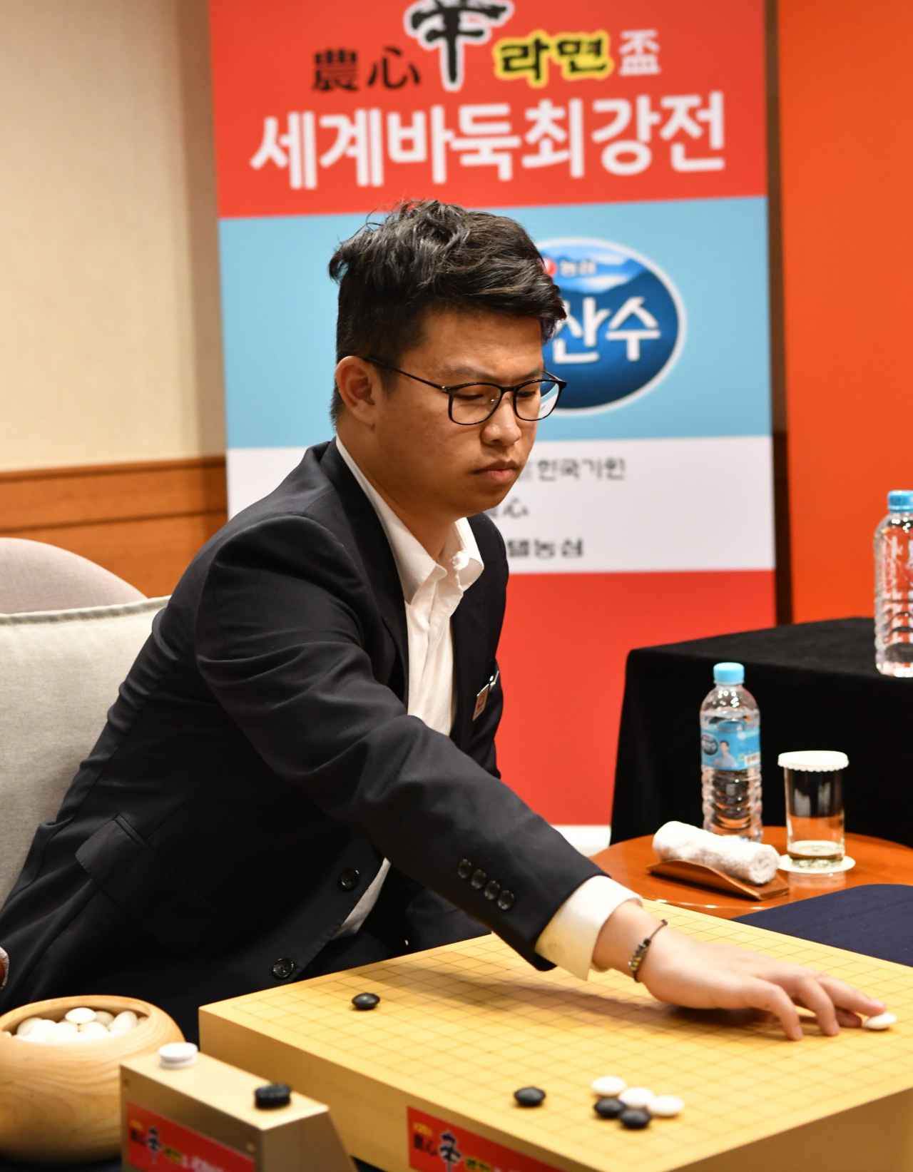 셰얼하오 9단이 일본의 위정치 8단을 꺾고 농심배 7연승을 기록했다.[한국기원 제공]