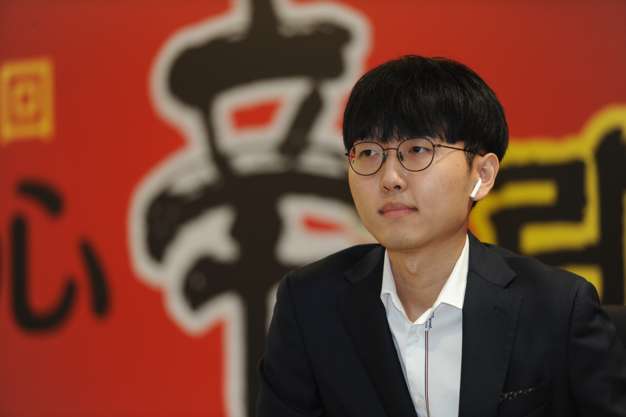 신진서 9단이 셰얼하오 9단의 8연승을 저지하며 이번 농심배 한국의 첫승을 따냈다.[한국기원 제공]