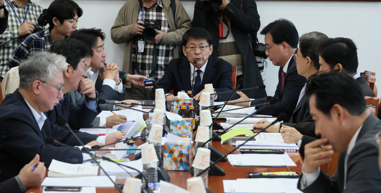 13일 국회에서 열린 예산결산특별위원회 예산심사소위원회에서 서삼석 위원장이 회의를 주재하고 있다.[연합]