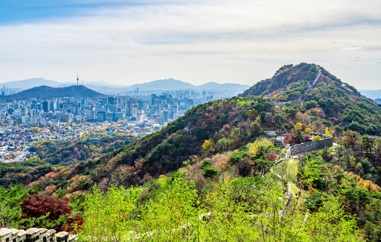 빌딩숲 옆 서울山 매력에 빠진 외국인들 “어메이징” 연발[함영훈의 멋·맛·쉼]