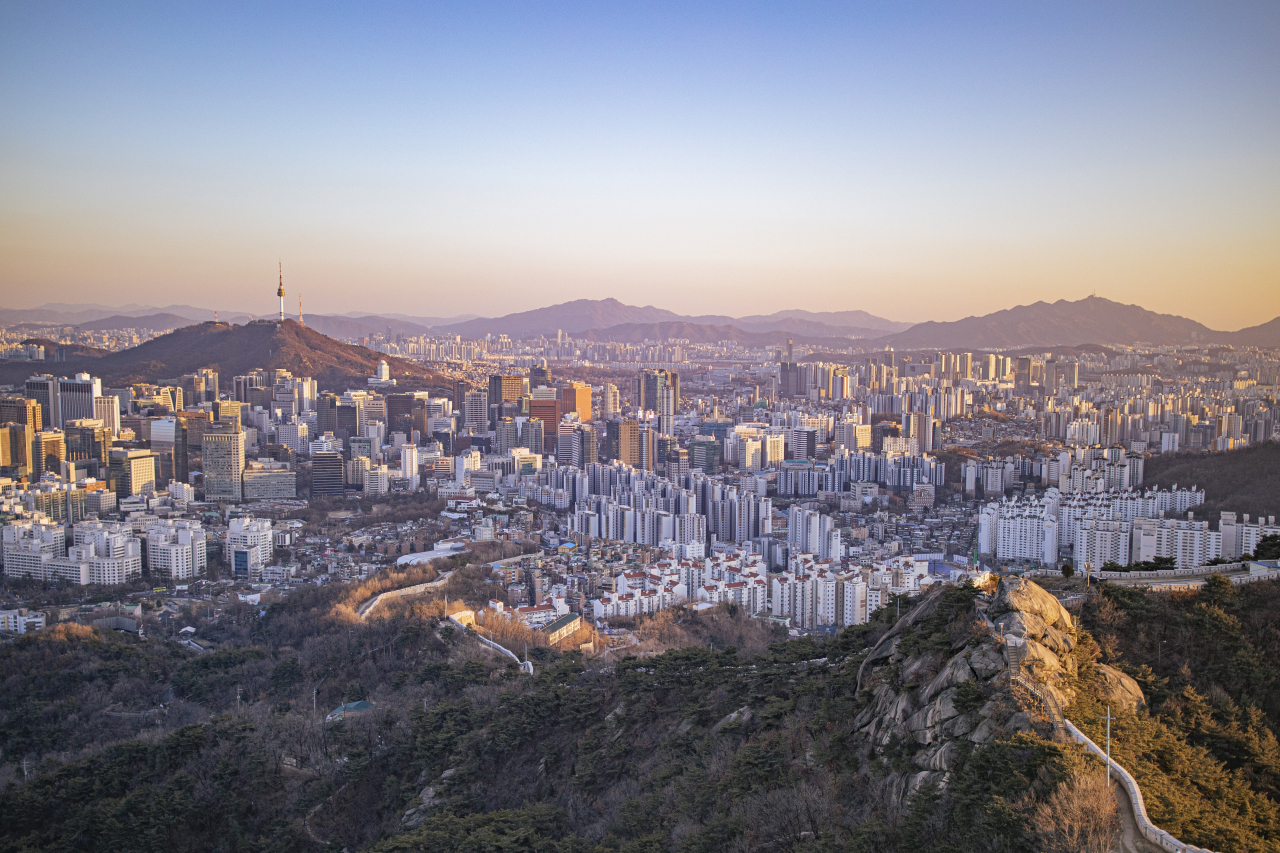 빌딩숲 옆 서울山 매력에 빠진 외국인들 “어메이징” 연발[함영훈의 멋·맛·쉼]