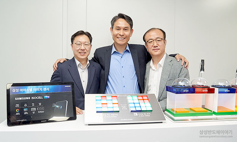 지난 2019년 당시 삼성전자 시스템LSI사업부의 이제석(오른쪽) 상무(현재 부사장), 박용인(가운데) 전무(현재 사장) 권진현(왼쪽) 상무 [삼성전자 뉴스룸]