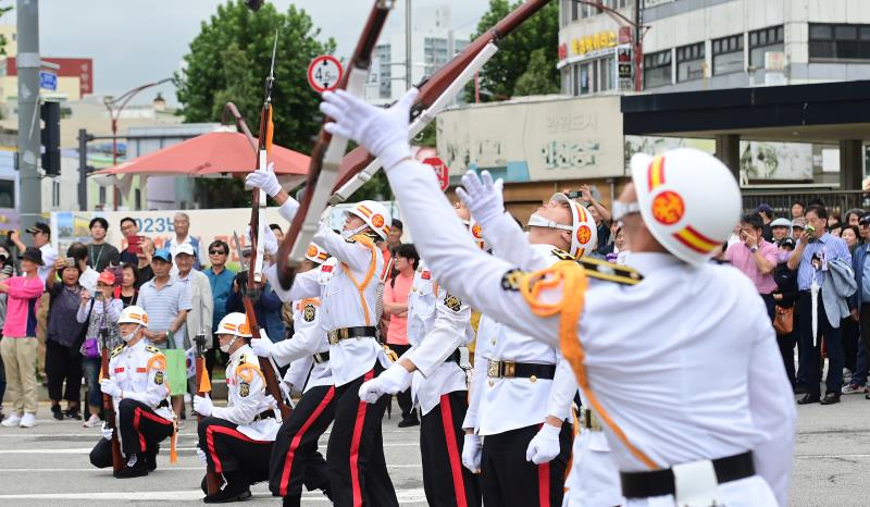 지난 9월 15일 동인천역 인근에서 열린 제73주년 인천상륙작전 기념 호국보훈 거리행진모습.〈인천시 제공〉