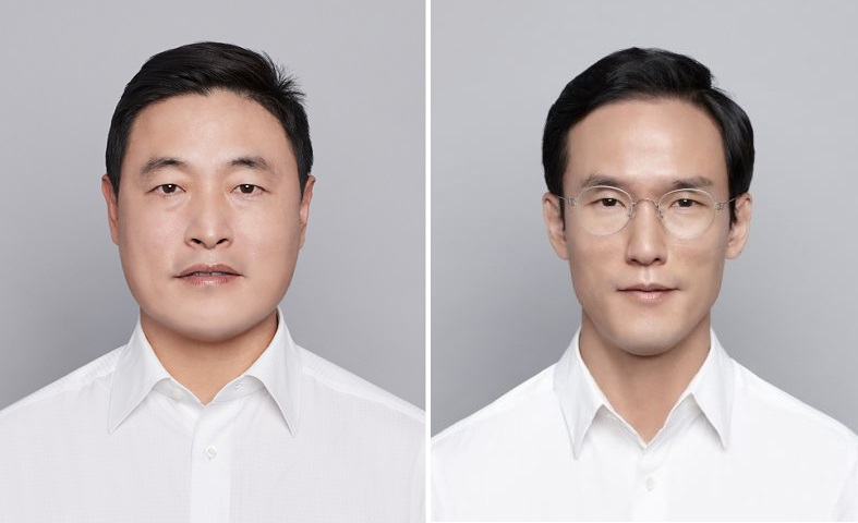 조현식(왼쪽) 한국앤테크놀로지 고문과 조현범 한국타이어앤테크놀로지 회장. [한국앤테크놀로지 제공]