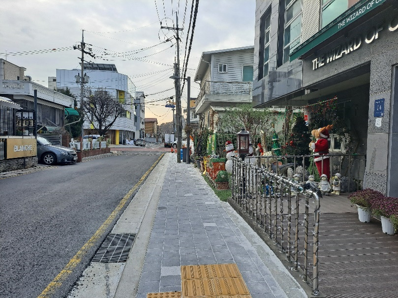 서울 강남구 대왕초 앞에 신설된 통학로 [강남구 제공]
