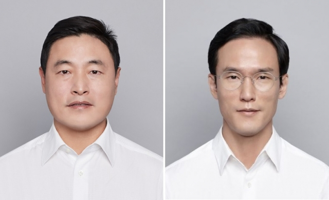 조현식(왼쪽) 한국앤테크놀로지 고문과 조현범 한국타이어앤테크놀로지 회장. [한국앤테크놀로지 제공
