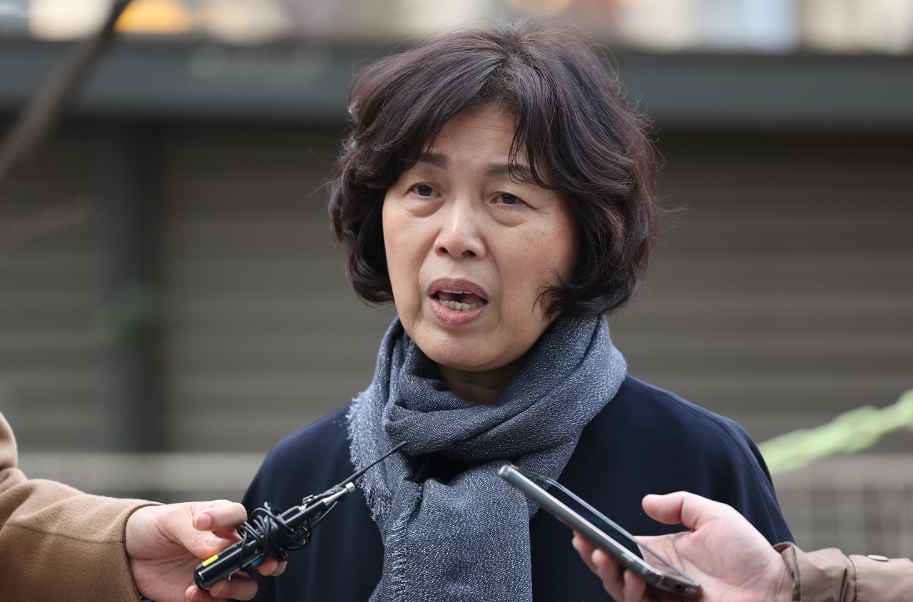 강정애 국가보훈부 장관 후보자가 5일 오전 서울 용산구 인사청문회 준비 사무실로 출근하며 취재진의 질문에 답하고 있다. [연합]