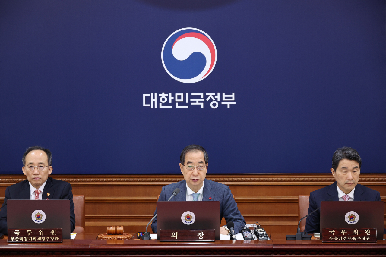 한덕수 국무총리가 5일 오전 서울 종로구 정부서울청사에서 열린 국무회의에 참석해 안건을 설명하고 있다. [연합]