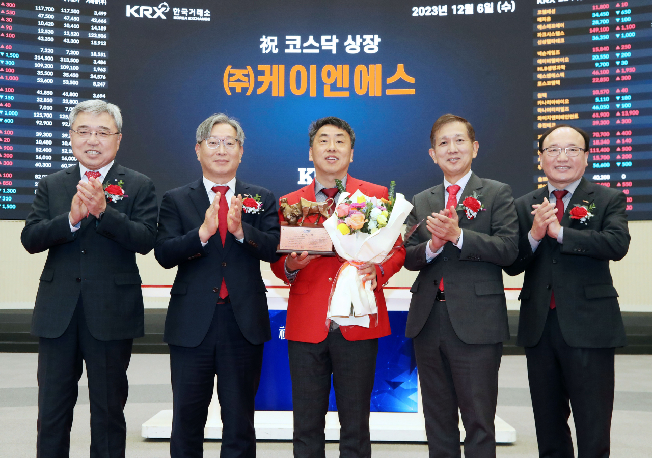 한국거래소 코스닥시장본부는 6일 서울사옥 홍보관에서 2차전지 관련 자동차 장비 전문 제조업체인 ㈜케이엔에스의 코스닥시장 상장기념식을 개최했다.
