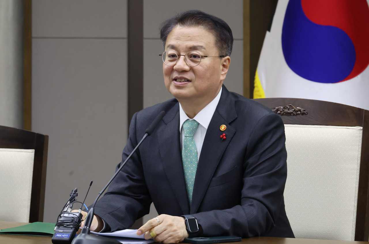 방기선 국무조정실장이 6일 정부세종청사에서 국정과제 추진성과 및 향후계획 안건 등으로 열린 외청장 회의를 주재하고 있다. [연합]