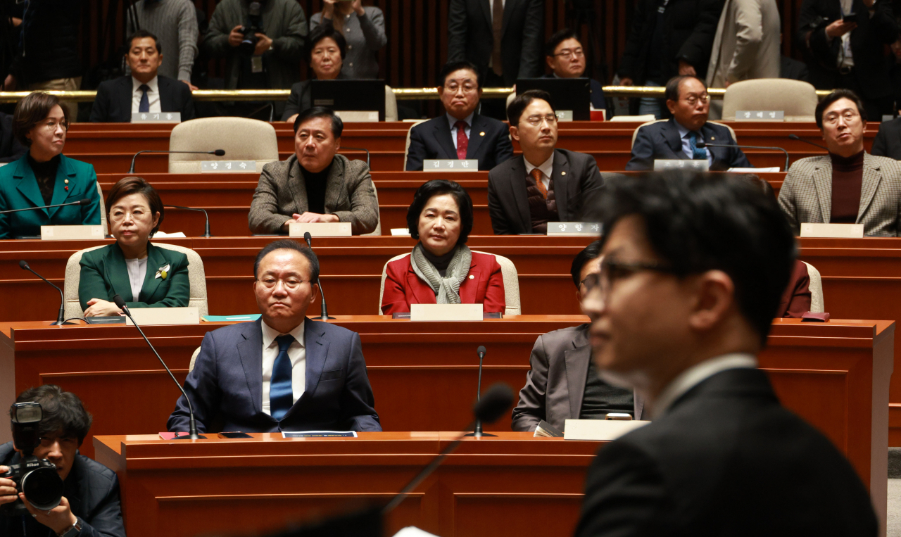 한동훈 법무부 장관이 6일 국회 예결위회의장에서 열린 국민의힘 정책의원총회에서 '출입국 이민관리청 신설 방안'에 대해 제안설명을 하고 있다. [연합]