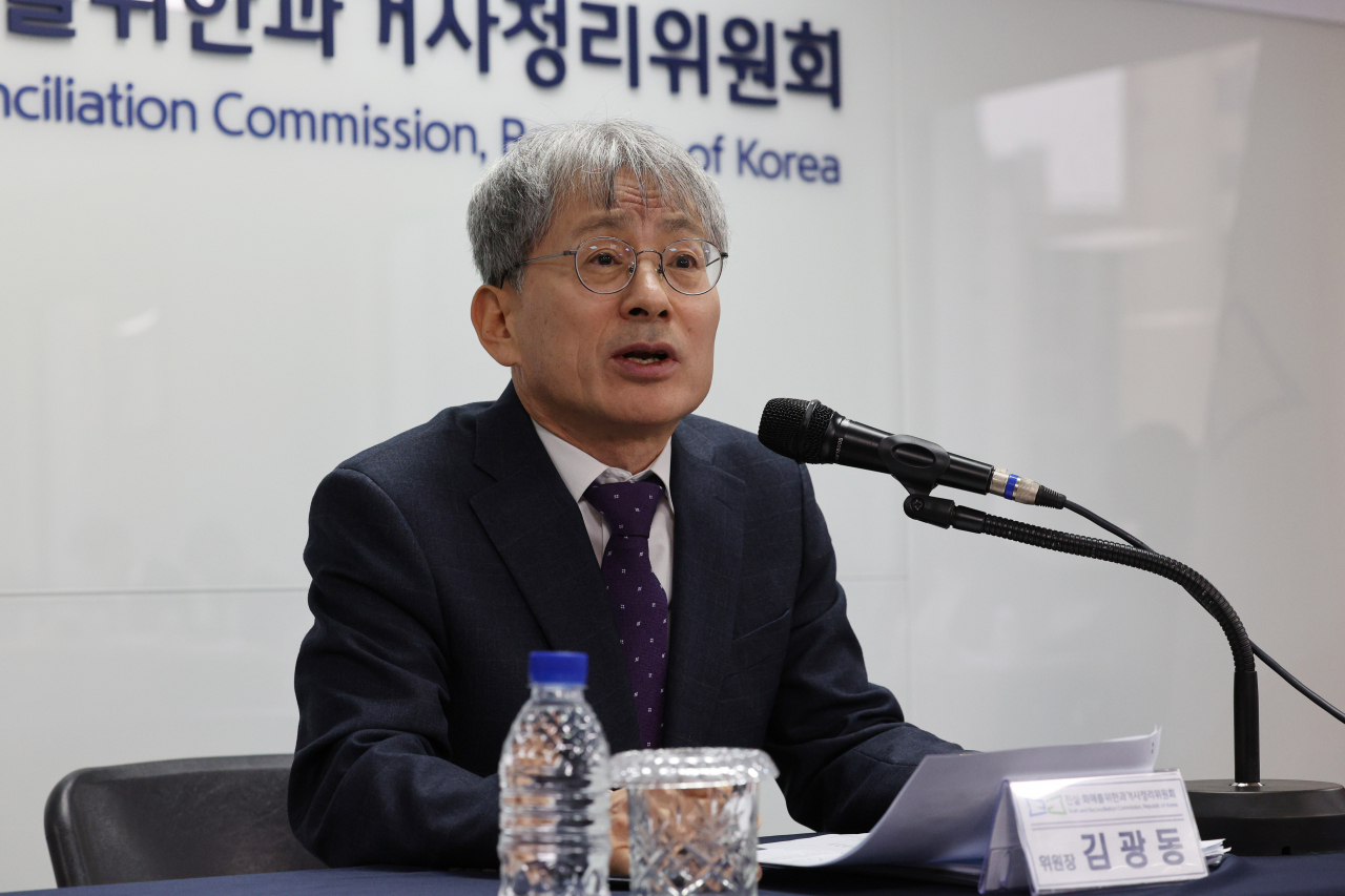 김광동 진실·화해를위한과거사정리위원회 위원장이 6일 오전 서울 중구 위원회에서 열린 출범 3주년 기자간담회에서 발언하고 있다. [연합]