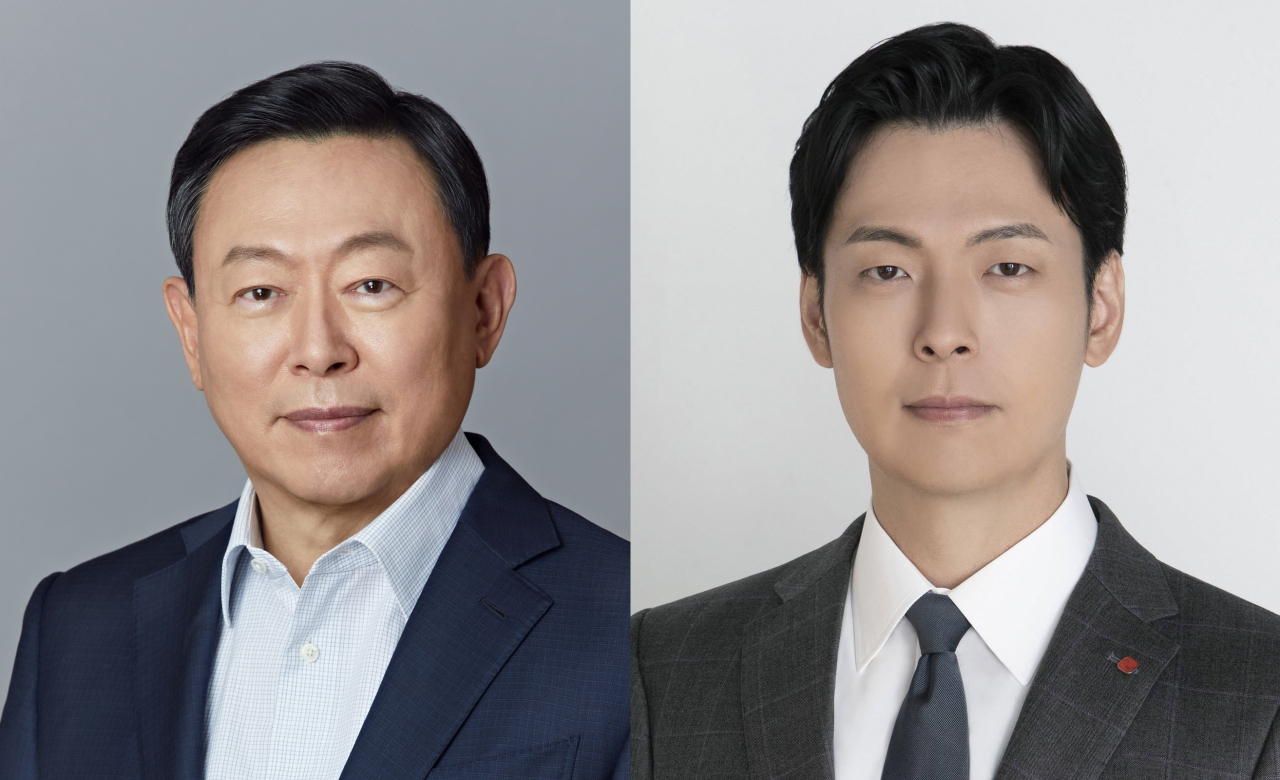 신동빈(왼쪽) 롯데그룹 회장과 그의 장남 신유열(오른쪽) 미래성장실장 롯데바이오로직스 글로벌전략실장 전무 [롯데그룹 제공]