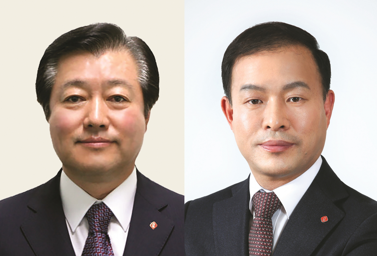 이영구 롯데 식품군 총괄대표(왼쪽)과 롯데 화확군 총괄대표 이훈기 사장(오른쪽)[롯데그룹 제공]