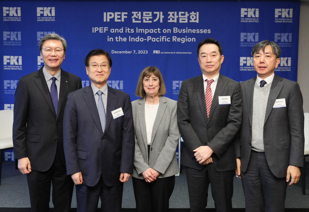 김창범((왼쪽부터) 한국경제인협회 부회장, 이혜민 한국외대 초빙교수, 웬디 커틀러 아시아소사이어티정책연구소 부회장, 허윤 서강대 교수, 이재민 서울대 교수 [한경협 제공]