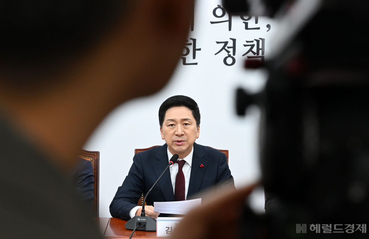 김기현 국민의힘 대표가 7일 오전 서울 여의도 국회에서 열린 최고위원회의에 참석해 모두발언을 하고 있다. 이상섭 기자