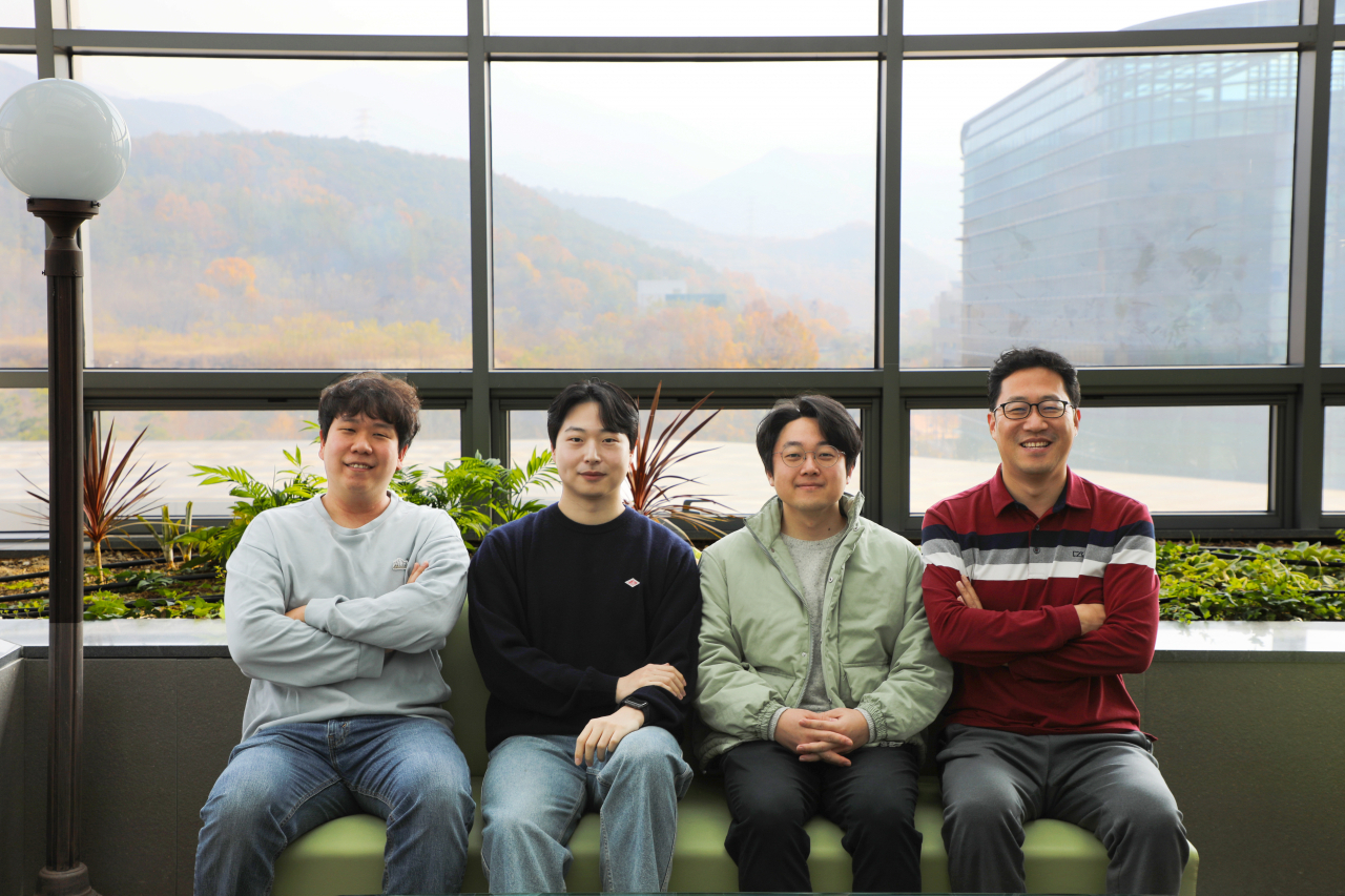 이현종(왼쪽부터) 박사과정생, 예준우 박사과정생, 정한희 박사, 장경인 교수.[DGIST 제공]