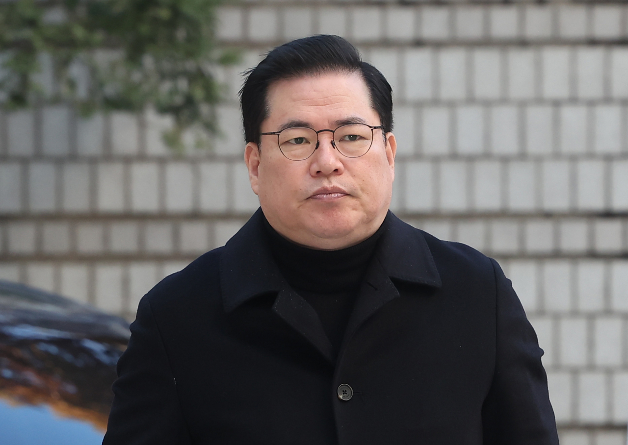 유동규 전 성남도시개발공사 본부장이 4일 오전 서초구 서울중앙지방법원에서 열린 대장동 개발 사업 로비·특혜 의혹 관련 1심 속행 공판에 출석하고 있다. 연합뉴스