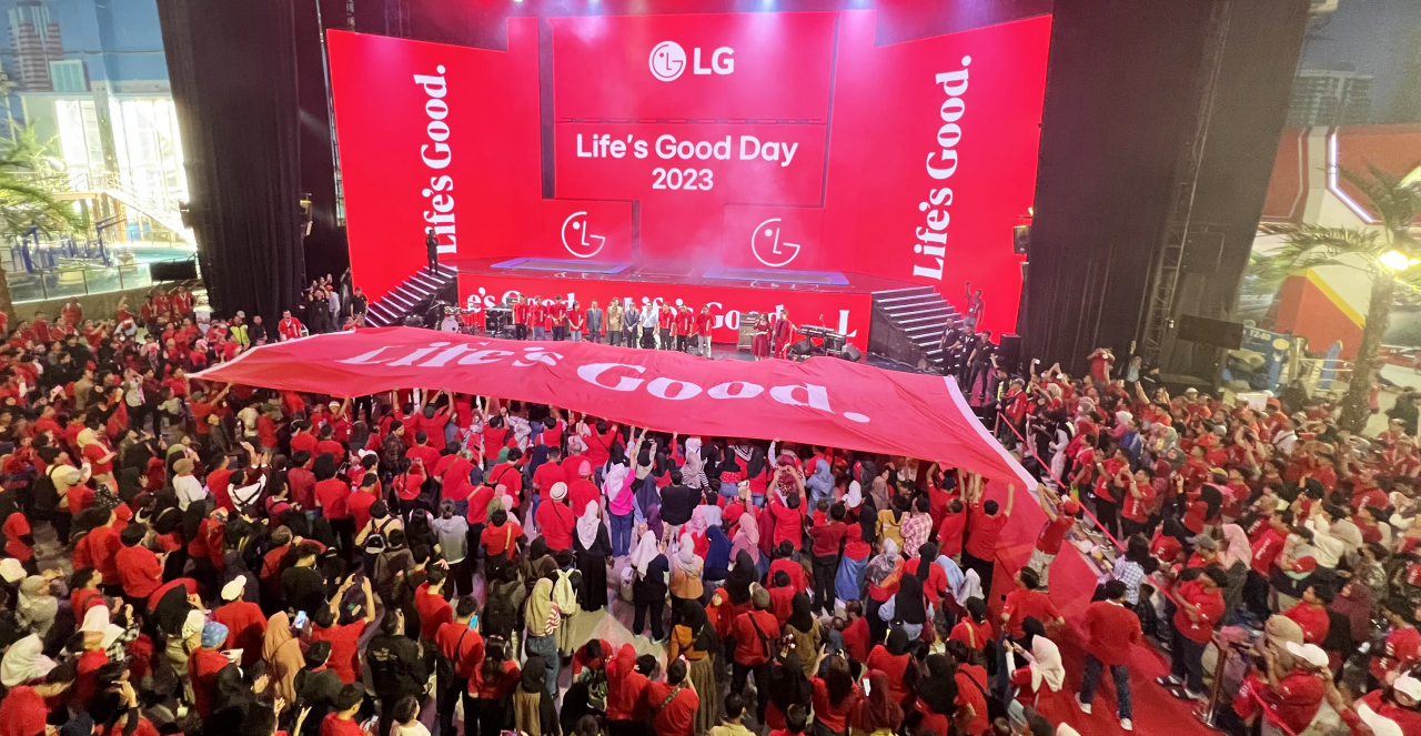 LG전자가 인도네시아 자카르타에서 인도네시아 내 5개 법인 임직원과 가족들을 초청해 Life's Good(라이프스 굿) 캠페인을 진행했다. 인도네시아 법인의 33주년 기념 행사로 열린 캠페인에는 직원 및 가족 6500여 명이 참석했다. [LG전자 제공]