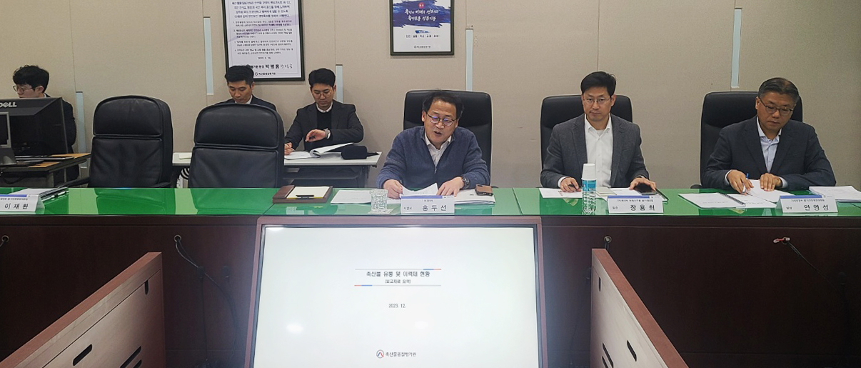 홍두선 기획재정부 차관보가 12월 7일 오후 세종 축산물품질평가원을 방문, 축산물 관련 간담회를 주재, 모두발언을 하고 있다. [기획재정부 제공]