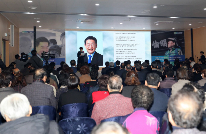 구충곤 전 전남 화순군수가 7일 나주 동신대학교 한방병원 2층 대강당에서 ‘문화에서 길을 찾다’ 출판기념회를 성황리에 열었다.[구 전 군수 측 제공]
