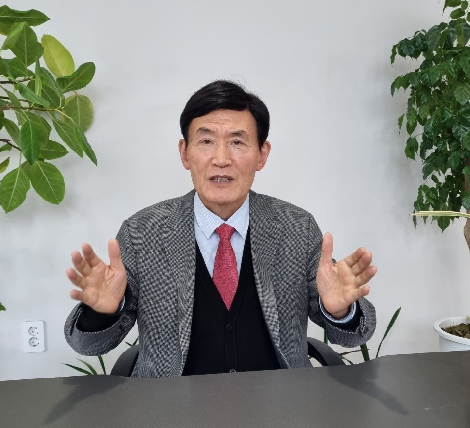 김효훈 전 국무총리실 행정관이 7일 오후 경남 양산시 한 사무실에서 내년 총선 양산갑 지역 출마를 선언하고 있다. [사진=임순택 기자]