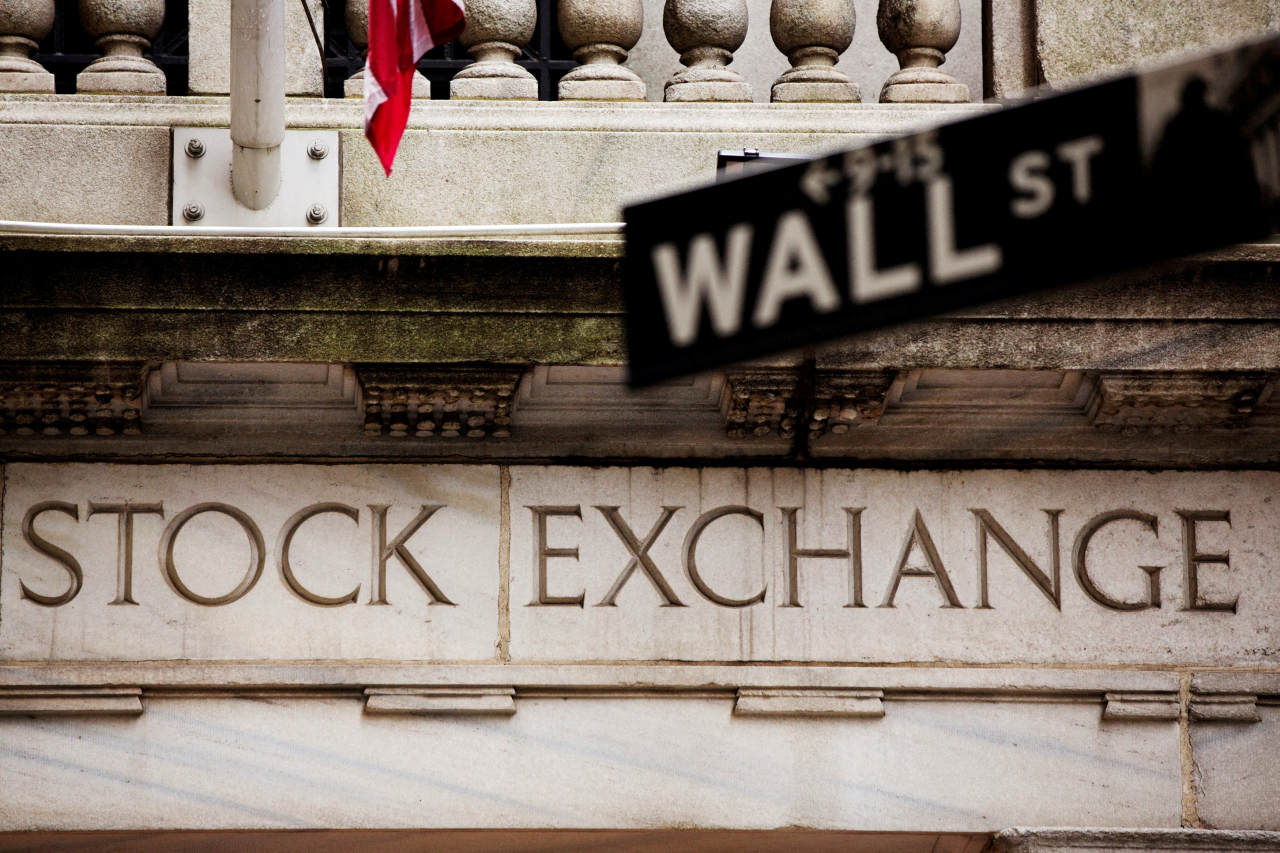 미국 뉴욕증권거래소(NYSE) 앞의 월가 표지판. [사진=로이터]