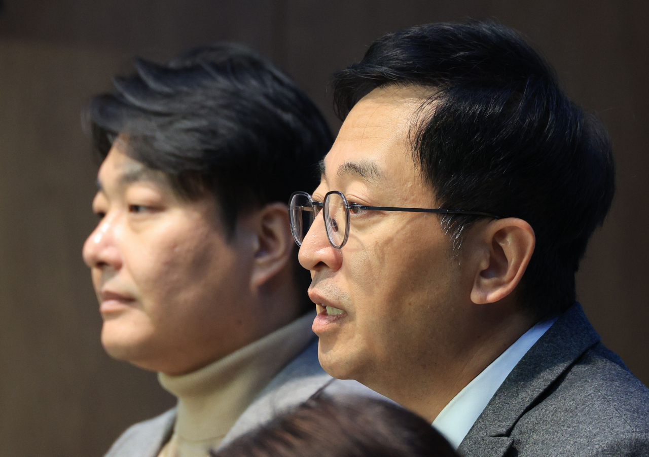 금태섭 창당준비위원장, 조성주 공동운영위원장이 8일 오전 국회 소통관에서 새로운선택·세번째권력 공동 신당 창당 기자회견을 하고 있다. [연합]