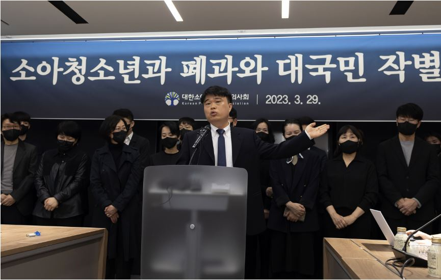 지난 3월 29일 오전 서울 용산구 대한의사협회회관에서 열린 ‘소아청소년과 폐과와 대국민 작별인사’ 기자회견에서 임현택 대한소아청소년과의사회 회장이 발언하고 있다. [연합]