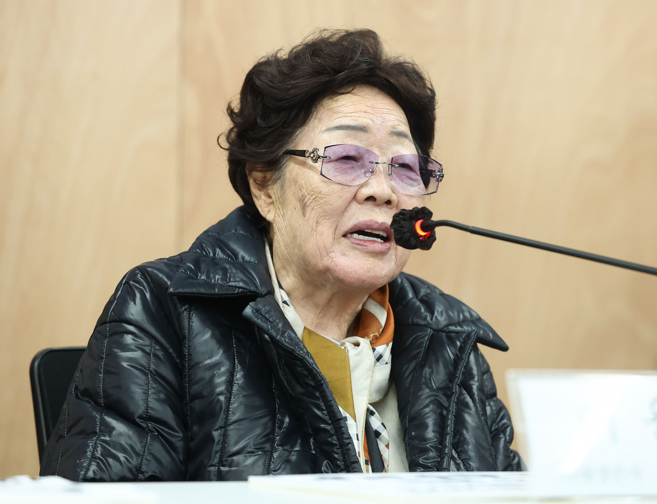 서울고등법원이 일본군 '위안부' 피해자·유족의 일본 정부 상대 손해배상 청구 소송 2심에서 1심의 '각하' 판결을 취소한 지난달 23일 서울 서초구 민주사회를위한변호사모임에서 열린 선고 결과 입장 발표 기자회견에서 '위안부' 피해자 이용수 할머니가 발언하고 있다. [연합뉴스 제공]