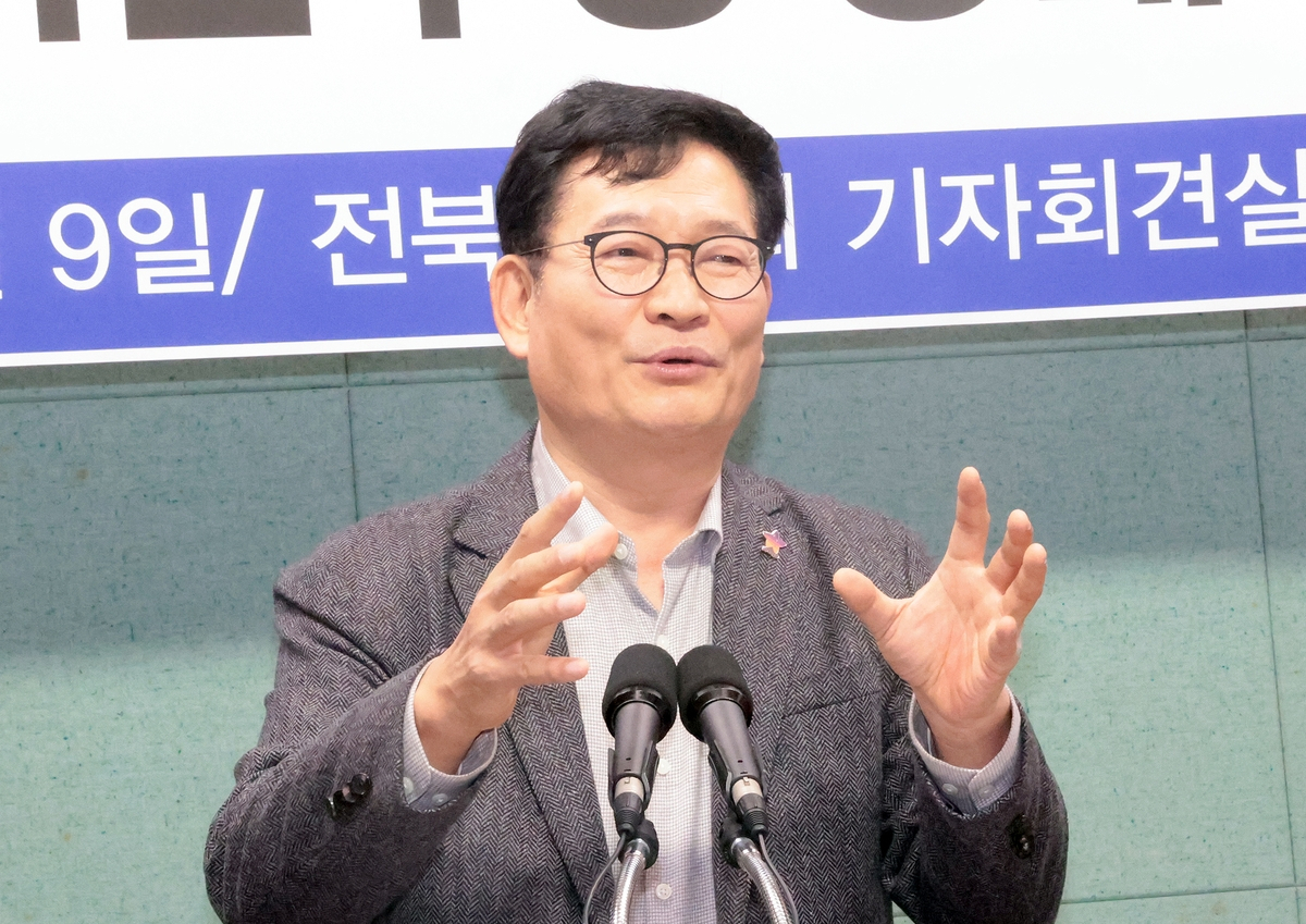 9일 전북도의회에서 송영길 전 더불어민주당 대표가 기자회견을 하고 있다.[연합]