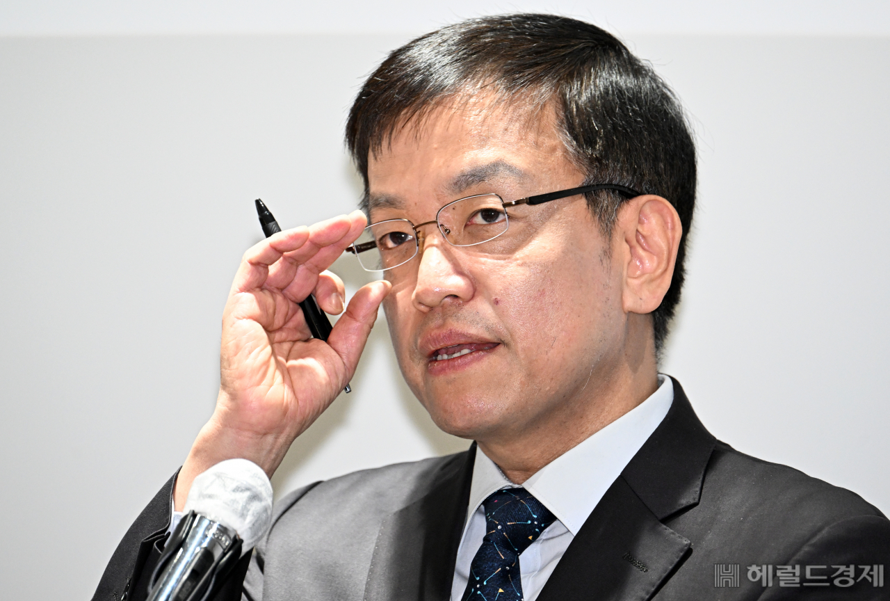 최상목 경제부총리 겸 기획재정부 장관 후보자가 5일 서울 중구 서민금융진흥원에서 열린 기자간담회에 참석해 취재진의 질문을 받고 있다. 임세준 기자