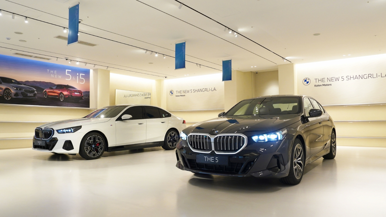 BMW 코오롱 모터스가 서울 강남구 청담동에서 운영하는 뉴 5시리즈 플래그십 스토어 내부. [BMW 코리아 제공]