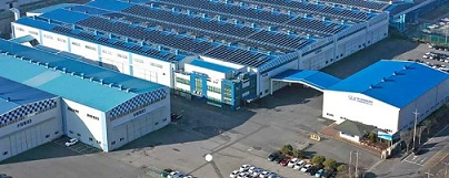 사천임대산업단 입주기업 에스앤케이항공㈜ 전경. 일반산단인 오른편의 지붕은 태양광 발전설비가 설치했으나 왼쪽은 임대산단 규제로 인해 도입이 지연되고 있다. 앞으로 임대산단에 이런 규제가 없어진다. [산업단지공단 제공]