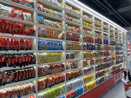 Convenience store chain riding high on ramen boom