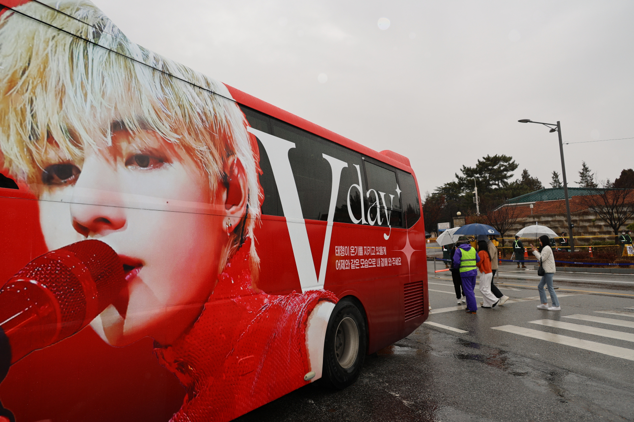 Fans of BTS gather in front of the Korea Army Training Center in Nonsan, South Chungcheong Province on Monday, as V and Rm enlist in the Army. (Yonhap)