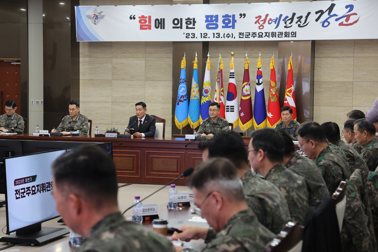 신원식 국방부장관이 13일 오전 국방부 청사에서 합참의장, 각 군 참모총장, 해병대사령관 등 국방부·합참·각 군 및 기관의 주요직위자들이 참석한 가운데 2023년 후반기 전군주요지휘관회의를 개최하고, 모두발언을 하고 있다.[국방부 제공]